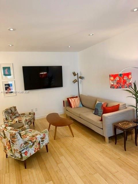 В аренду: $2,200 (1 спален, 1 ванн, 620 Квадратных фут)