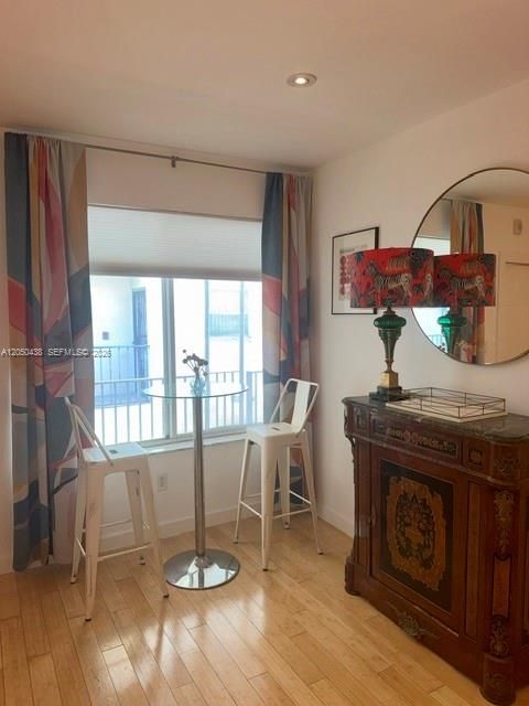 В аренду: $2,200 (1 спален, 1 ванн, 620 Квадратных фут)