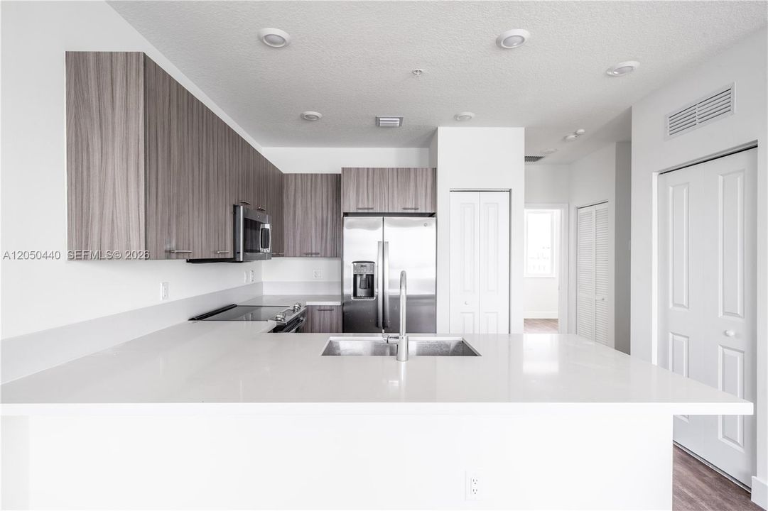 For Rent: $3,200 (3 beds, 2 baths, 1102 Square Feet)