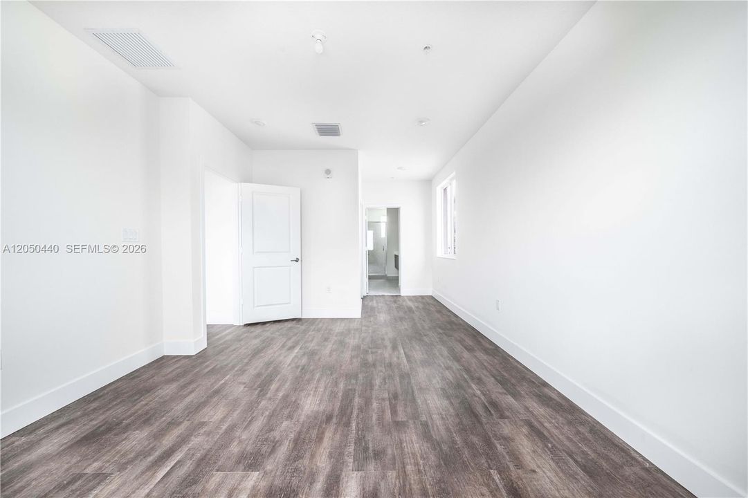 For Rent: $3,200 (3 beds, 2 baths, 1102 Square Feet)