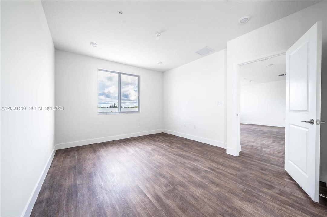 For Rent: $3,200 (3 beds, 2 baths, 1102 Square Feet)