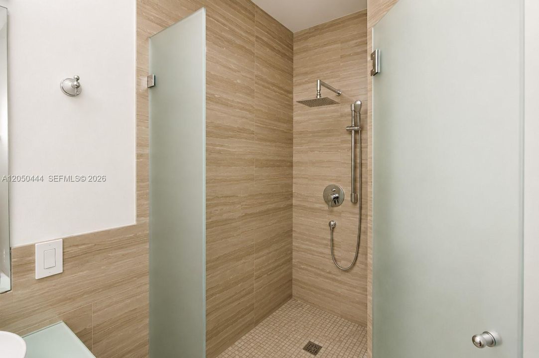 На продажу: $1,050,000 (6 спален, 4 ванн, 3075 Квадратных фут)