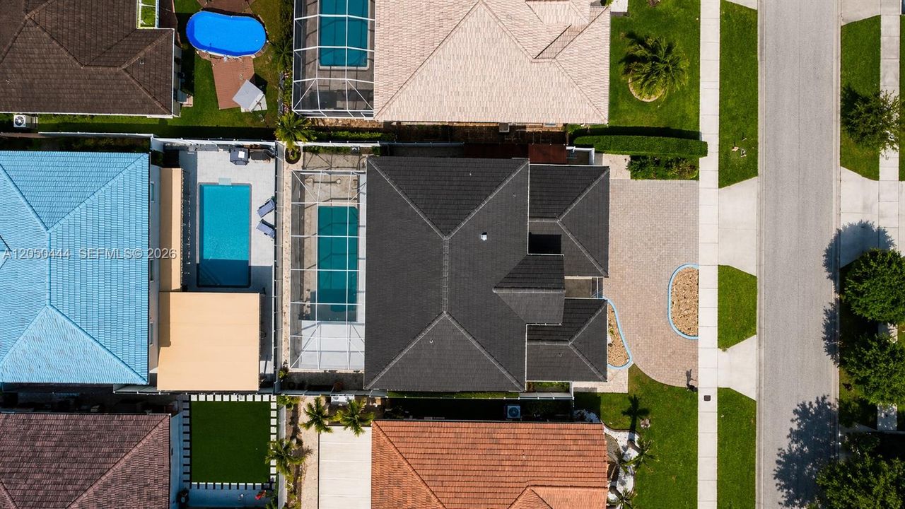 На продажу: $1,050,000 (6 спален, 4 ванн, 3075 Квадратных фут)