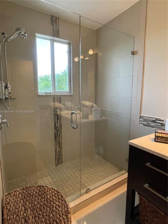 В аренду: $5,250 (4 спален, 2 ванн, 2088 Квадратных фут)