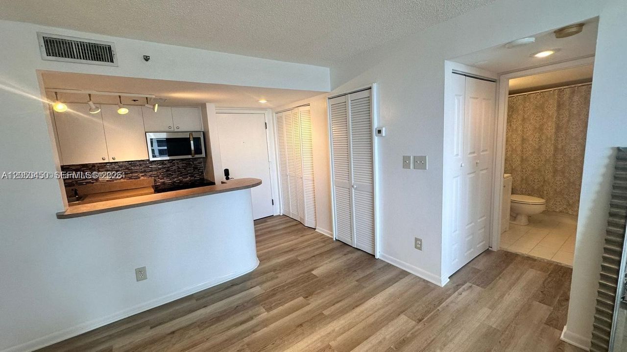 For Rent: $3,300 (1 beds, 1 baths, 671 Square Feet)