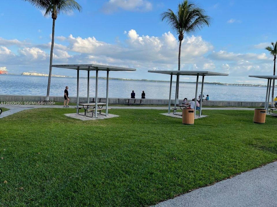 For Rent: $3,300 (1 beds, 1 baths, 671 Square Feet)