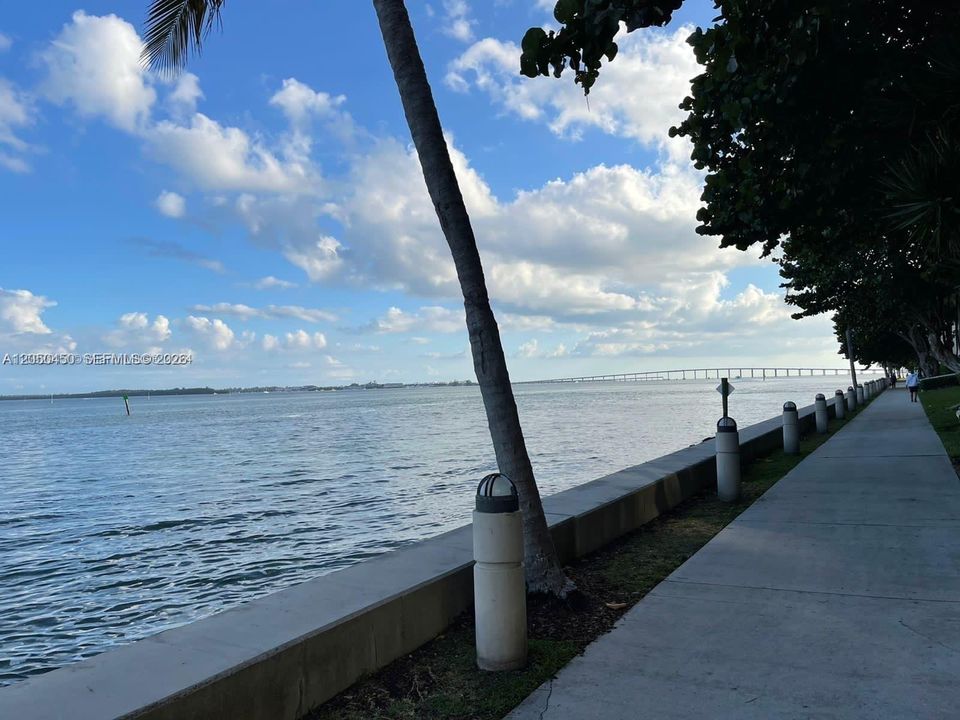 For Rent: $3,300 (1 beds, 1 baths, 671 Square Feet)