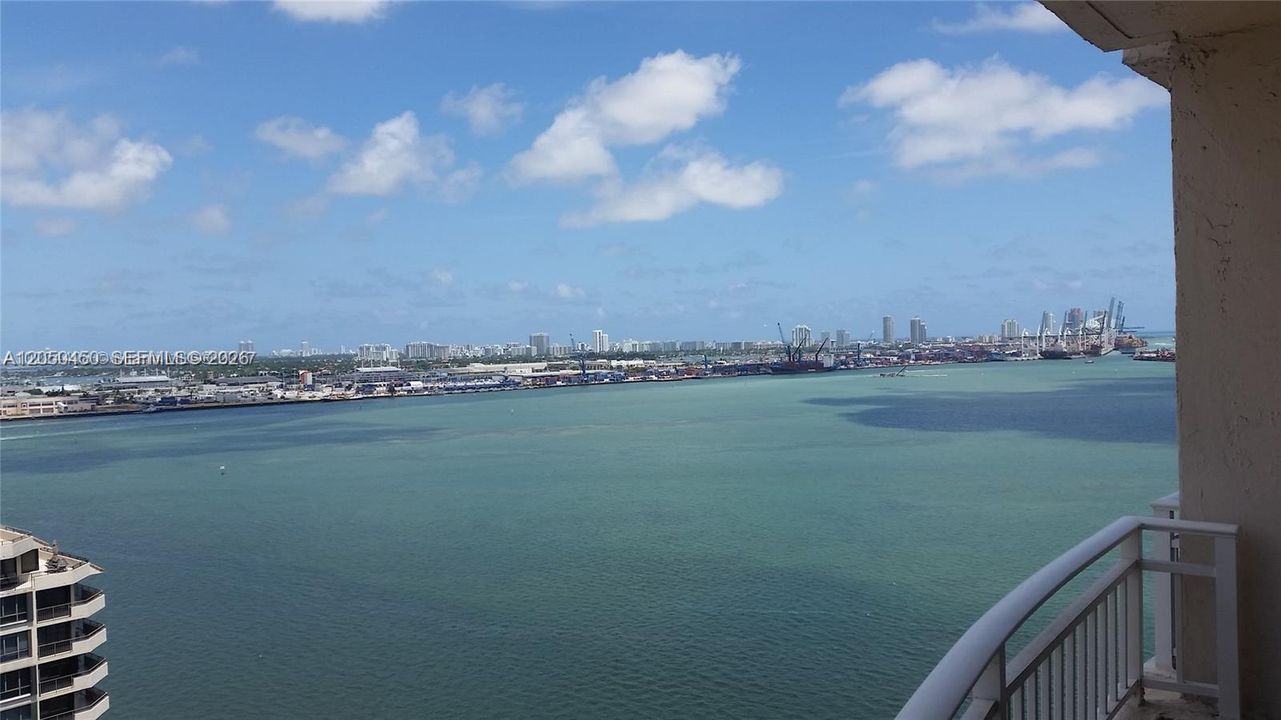 For Rent: $3,300 (1 beds, 1 baths, 671 Square Feet)