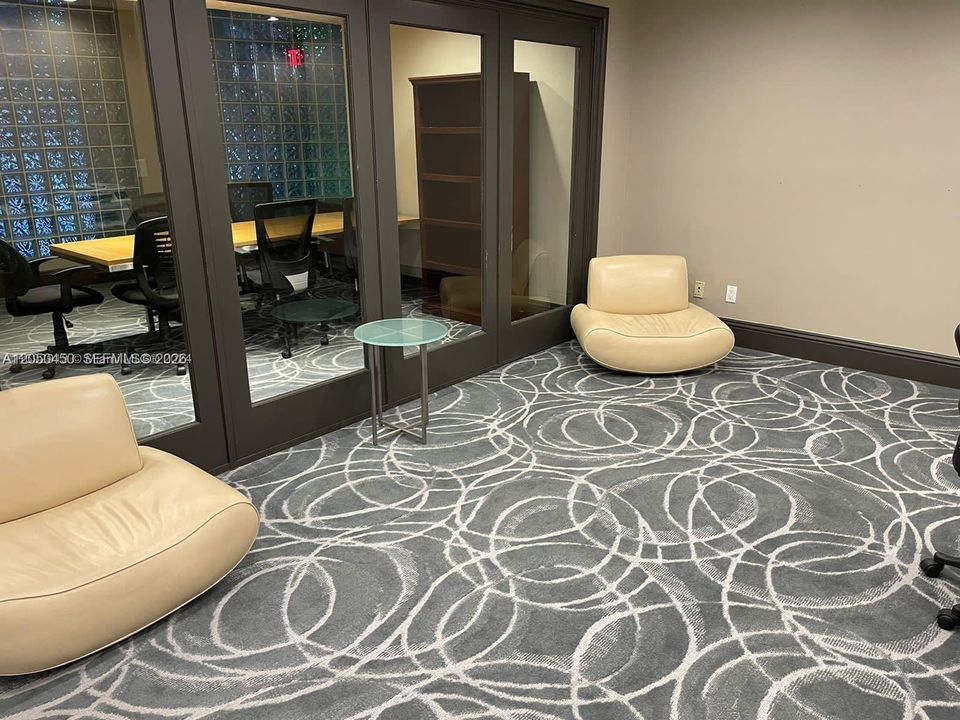 For Rent: $3,300 (1 beds, 1 baths, 671 Square Feet)