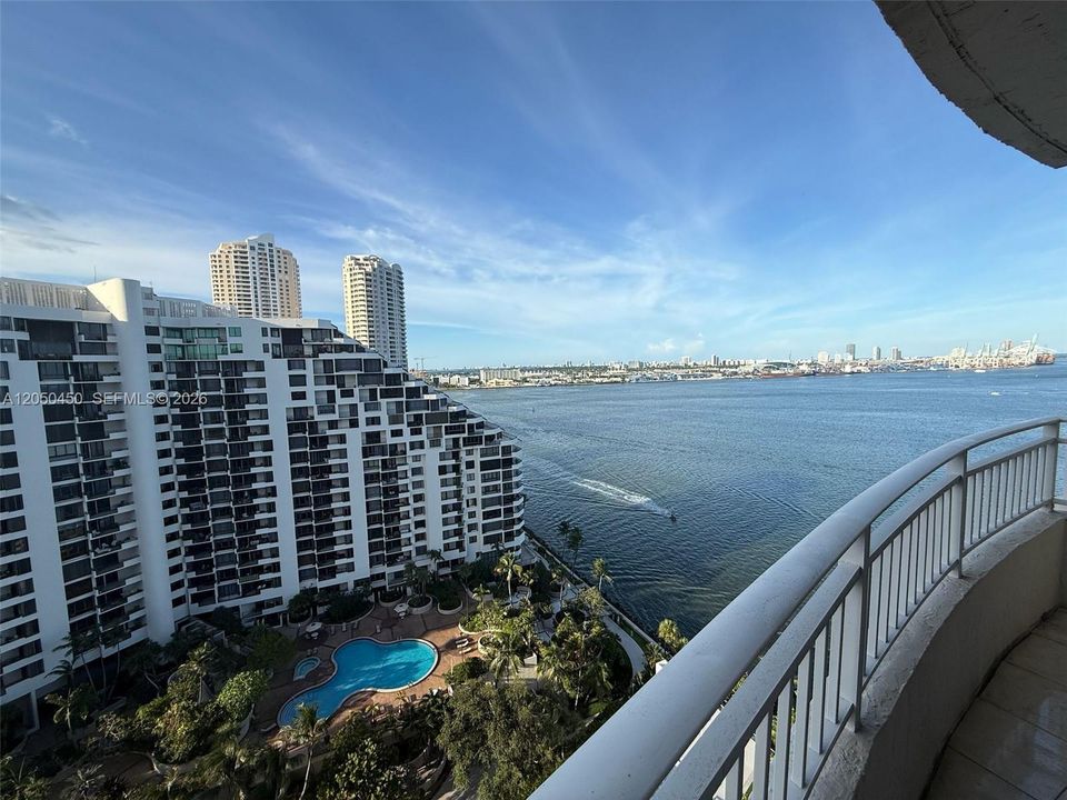 For Rent: $3,300 (1 beds, 1 baths, 671 Square Feet)