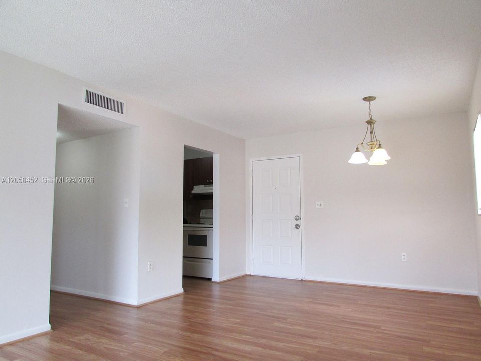For Rent: $1,900 (1 beds, 1 baths, 583 Square Feet)