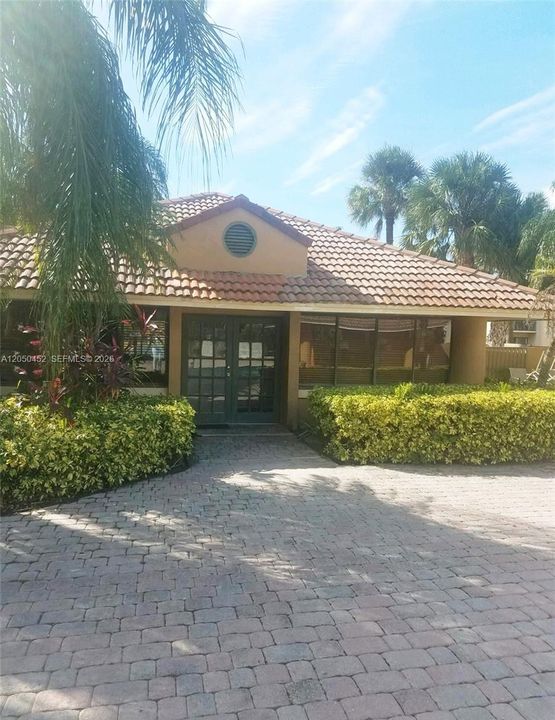 For Rent: $1,900 (1 beds, 1 baths, 583 Square Feet)