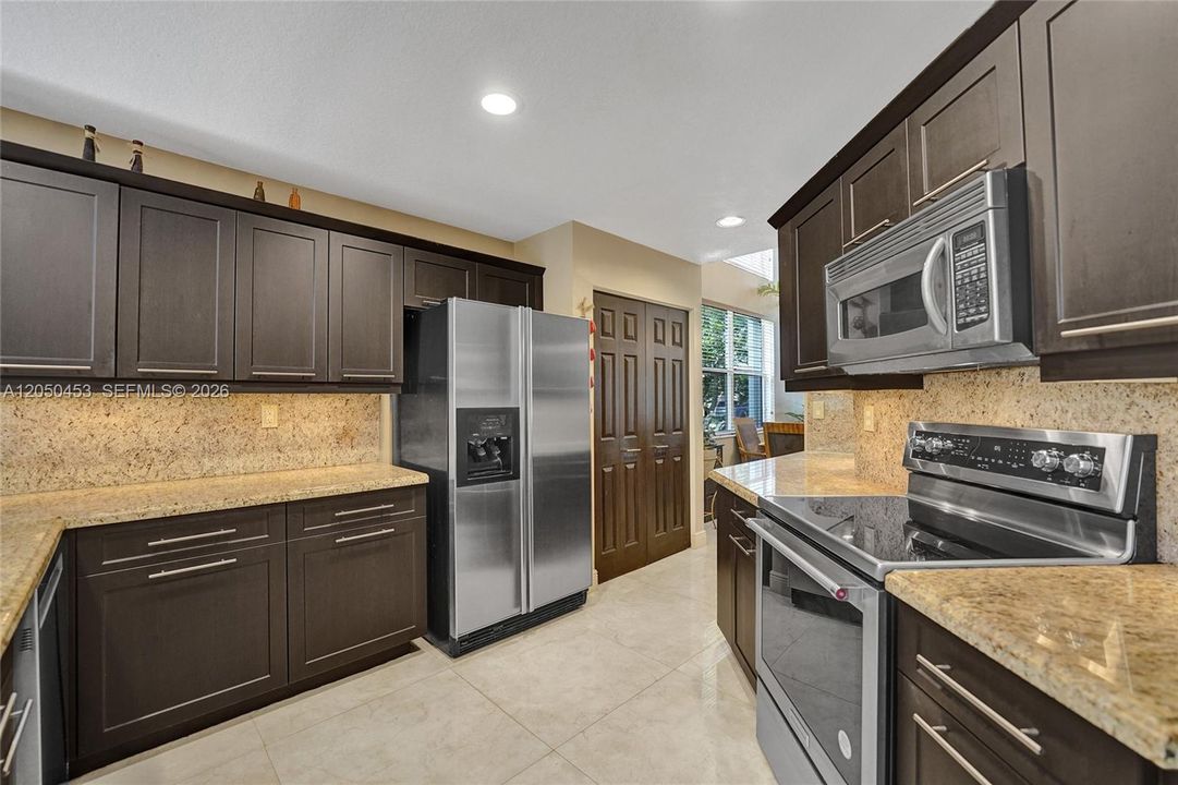 SPACIOUS KITCHEN