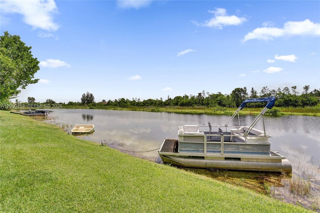 THE BACKYARD OVERLOOKS THE LAKE & NATURE PRESERE