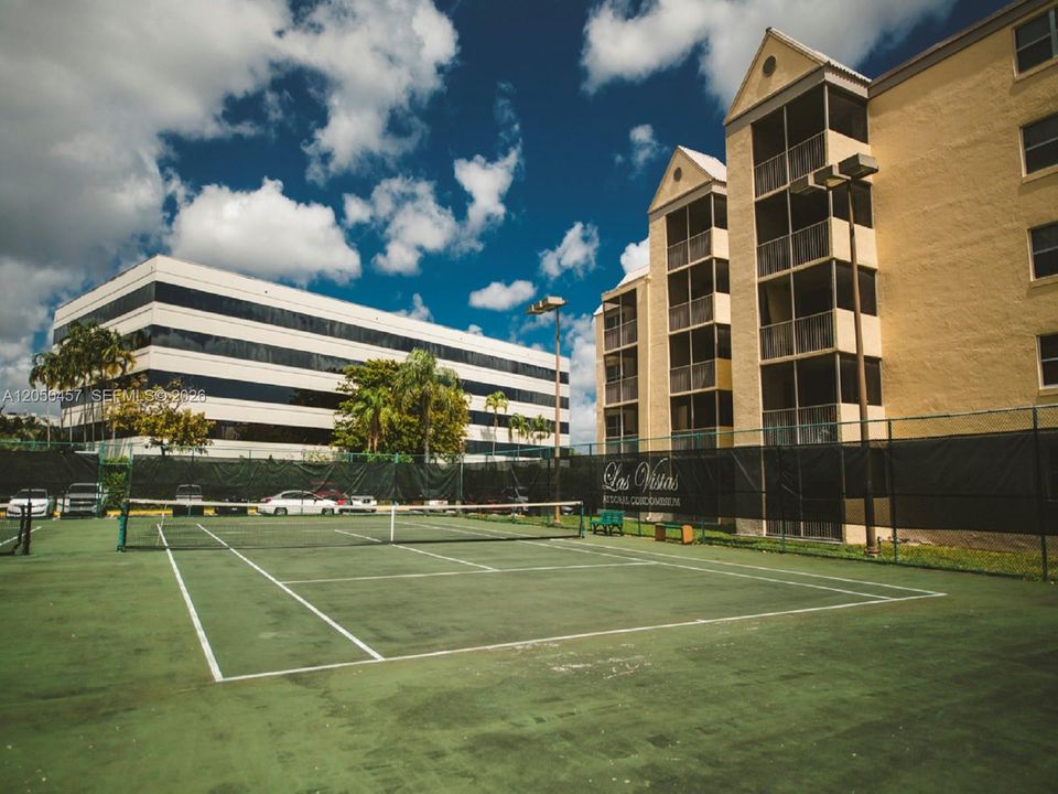 For Rent: $2,000 (1 beds, 1 baths, 810 Square Feet)