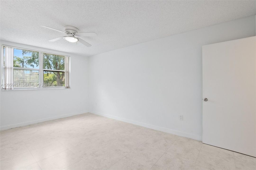 For Rent: $2,000 (1 beds, 1 baths, 810 Square Feet)