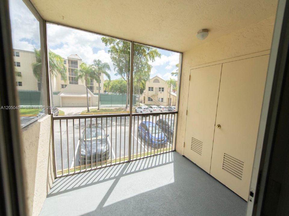For Rent: $2,000 (1 beds, 1 baths, 810 Square Feet)