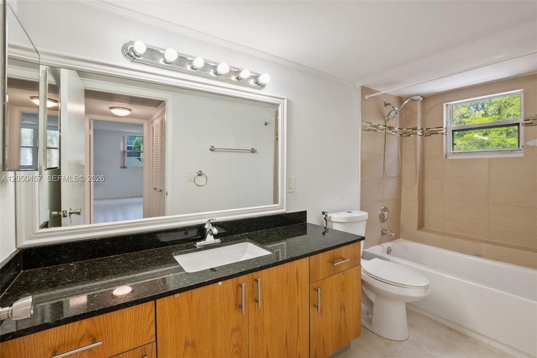 For Rent: $2,000 (1 beds, 1 baths, 810 Square Feet)