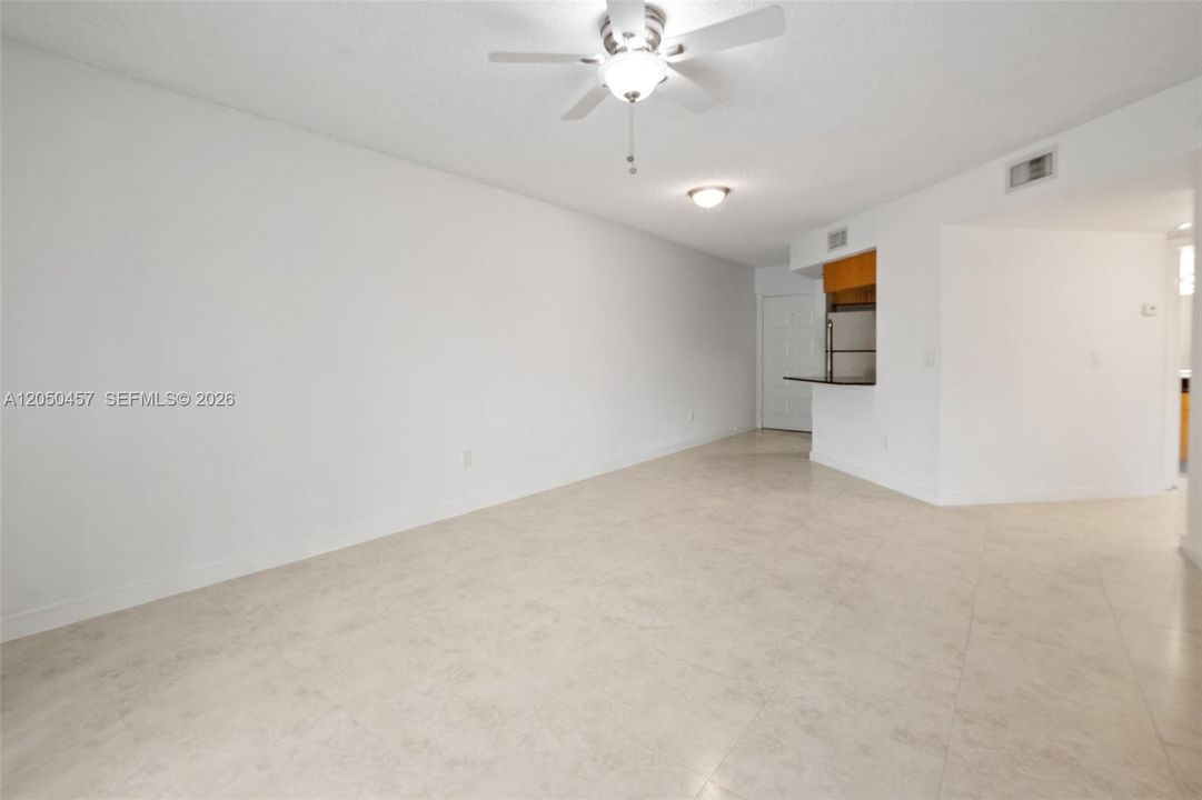 For Rent: $2,000 (1 beds, 1 baths, 810 Square Feet)