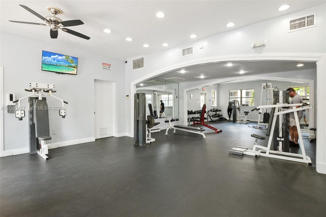 For Rent: $2,000 (1 beds, 1 baths, 810 Square Feet)