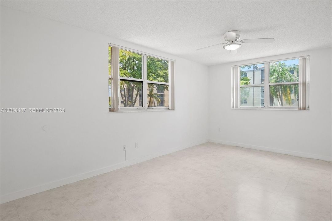 For Rent: $2,000 (1 beds, 1 baths, 810 Square Feet)