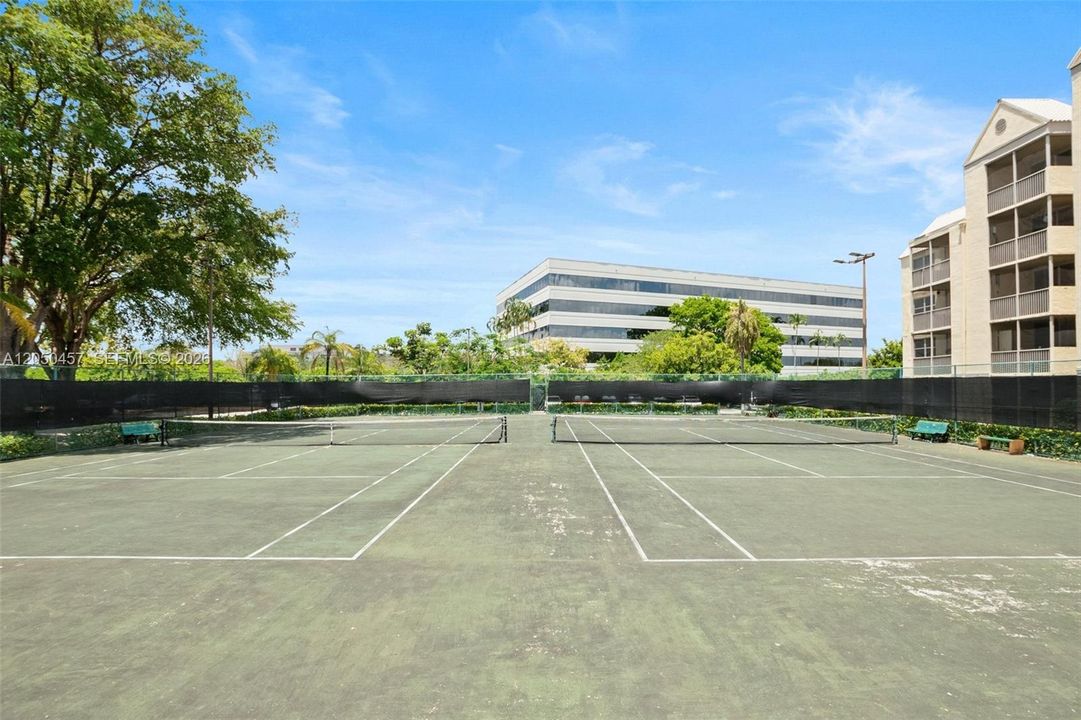 For Rent: $2,000 (1 beds, 1 baths, 810 Square Feet)
