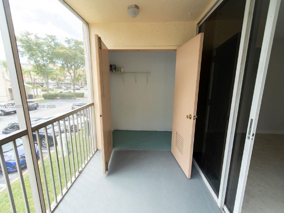 For Rent: $2,000 (1 beds, 1 baths, 810 Square Feet)