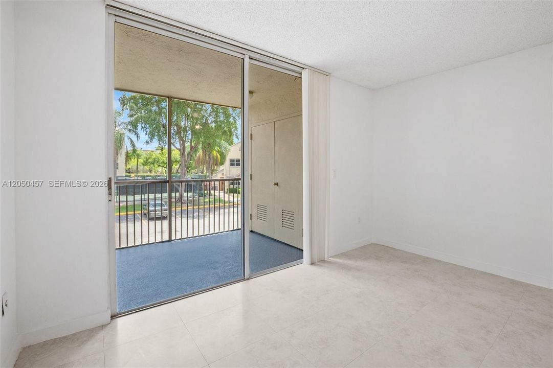 For Rent: $2,000 (1 beds, 1 baths, 810 Square Feet)