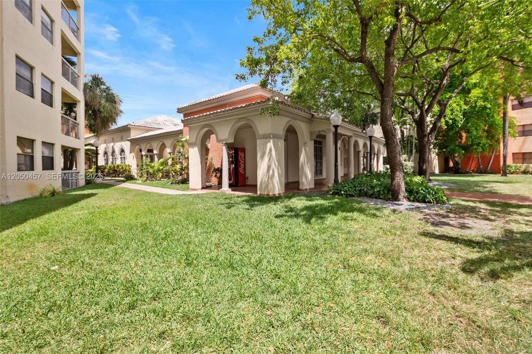For Rent: $2,000 (1 beds, 1 baths, 810 Square Feet)