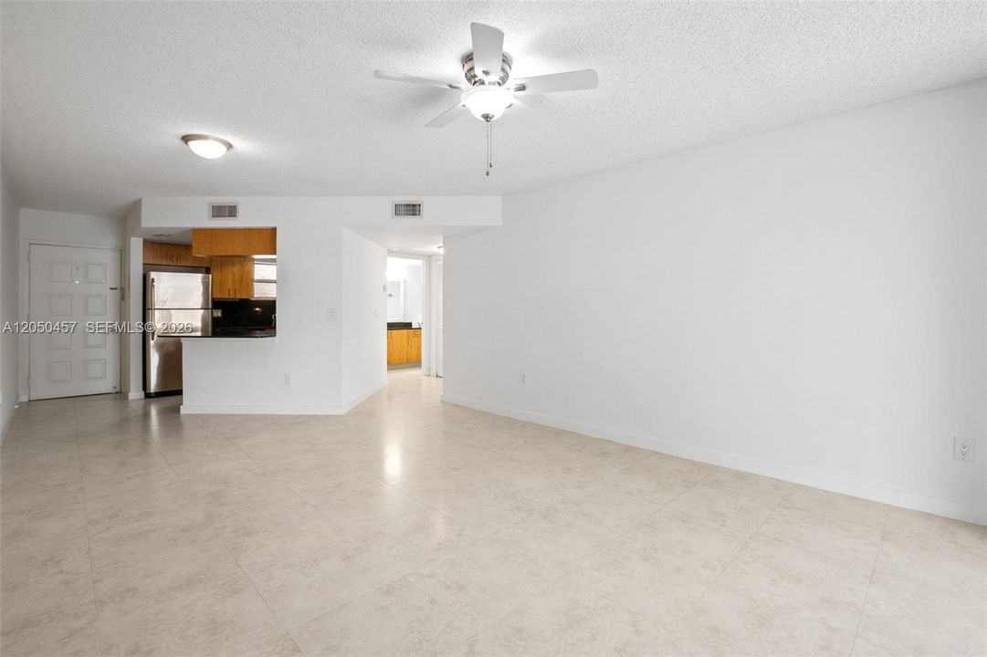For Rent: $2,000 (1 beds, 1 baths, 810 Square Feet)