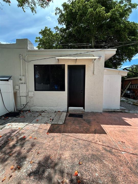 For Rent: $1,295 (1 beds, 1 baths, 2113 Square Feet)