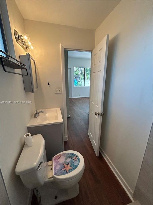 For Rent: $1,295 (1 beds, 1 baths, 2113 Square Feet)