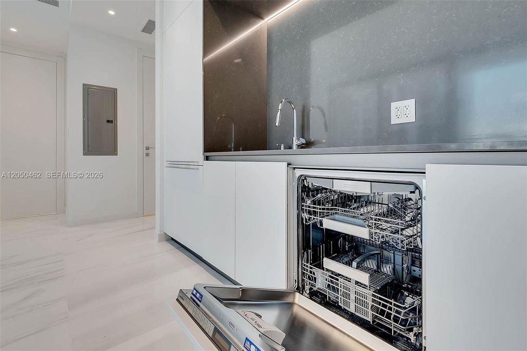 В аренду: $5,950 (1 спален, 1 ванн, 767 Квадратных фут)