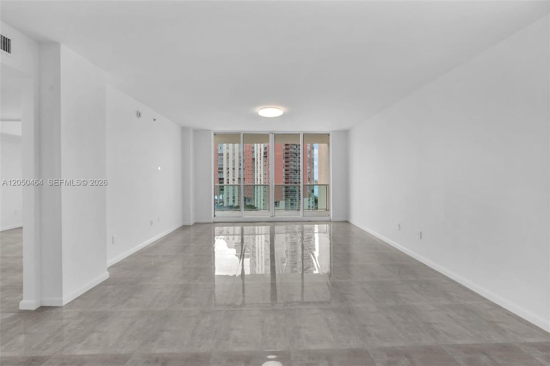 En Venta: $825,000 (3 camas, 3 baños, 1900 Pies cuadrados)