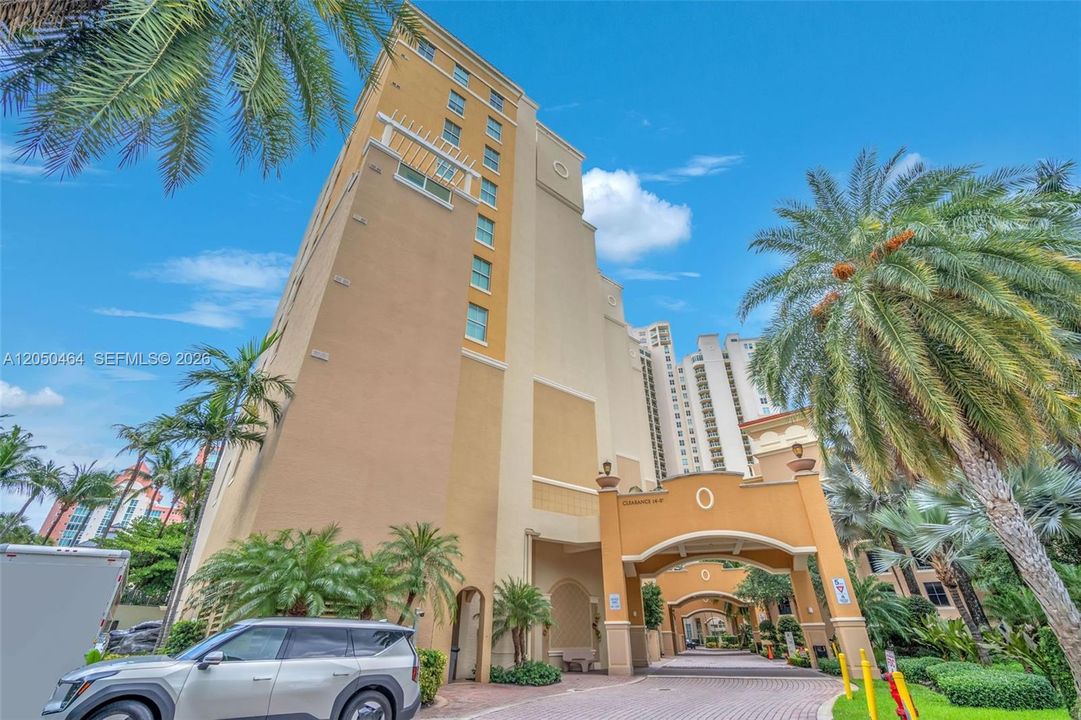 En Venta: $825,000 (3 camas, 3 baños, 1900 Pies cuadrados)