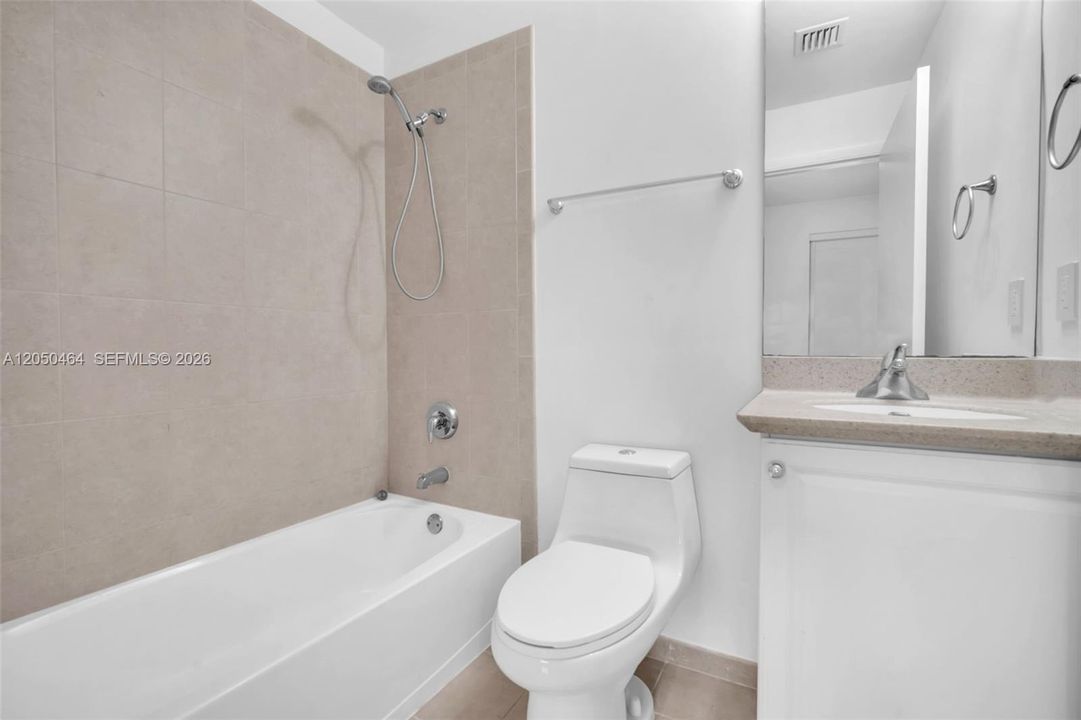 En Venta: $825,000 (3 camas, 3 baños, 1900 Pies cuadrados)