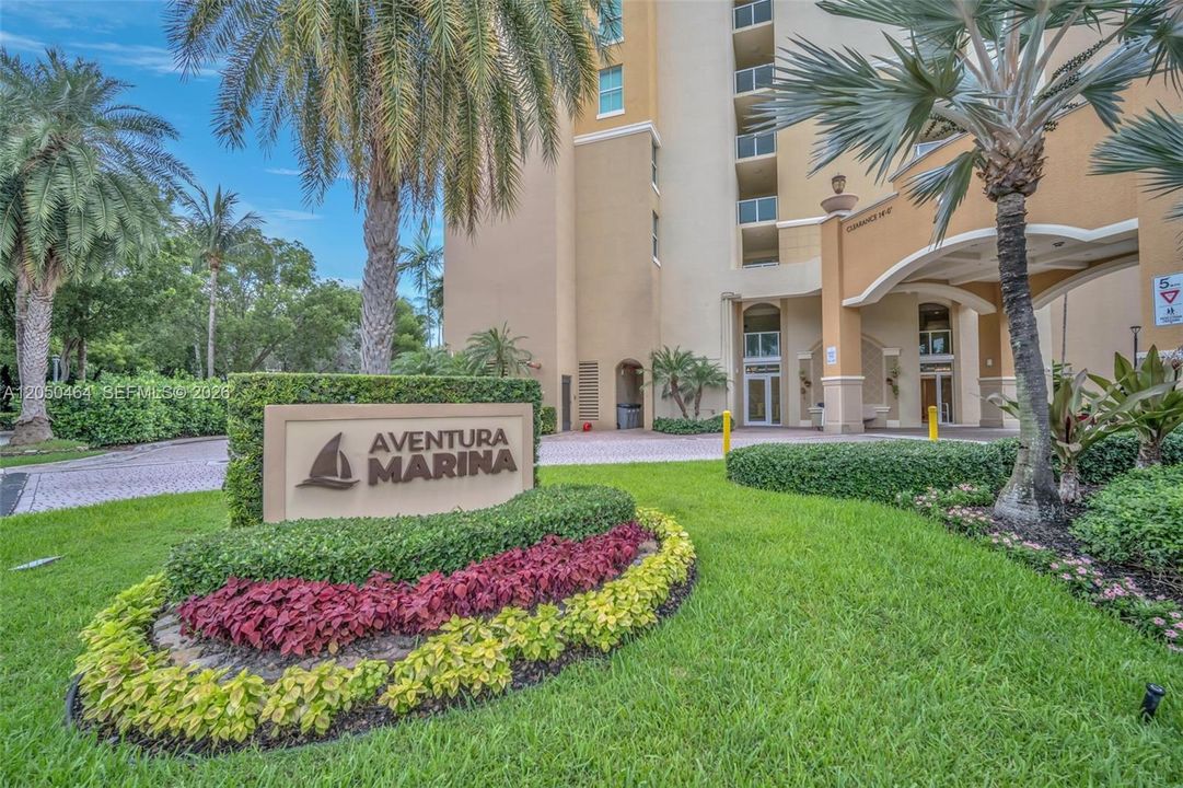 En Venta: $825,000 (3 camas, 3 baños, 1900 Pies cuadrados)