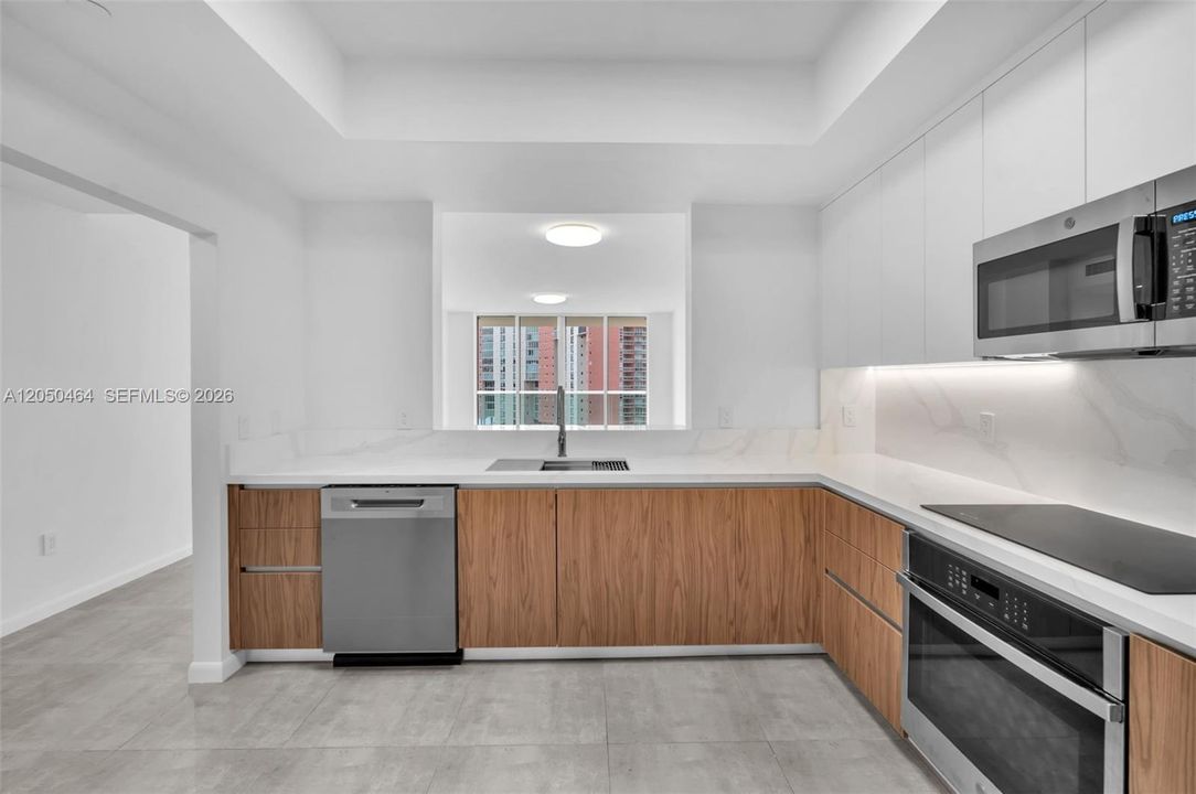 En Venta: $825,000 (3 camas, 3 baños, 1900 Pies cuadrados)