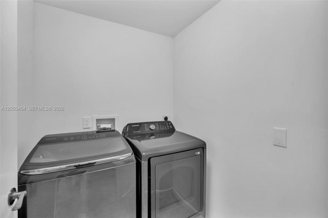 En Venta: $825,000 (3 camas, 3 baños, 1900 Pies cuadrados)