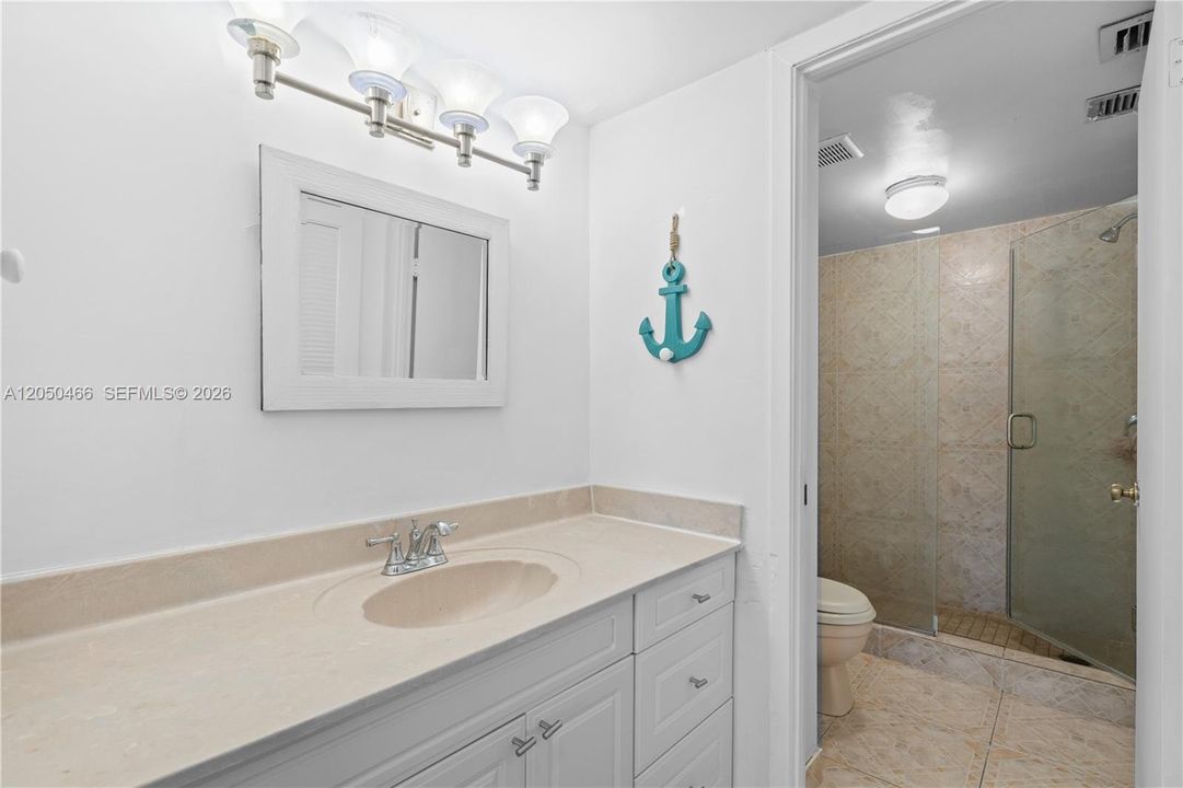 For Rent: $1,975 (1 beds, 1 baths, 1005 Square Feet)