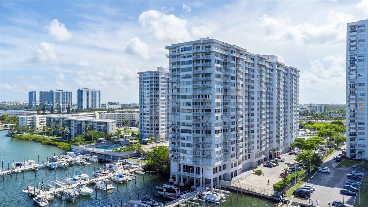 For Rent: $1,975 (1 beds, 1 baths, 1005 Square Feet)