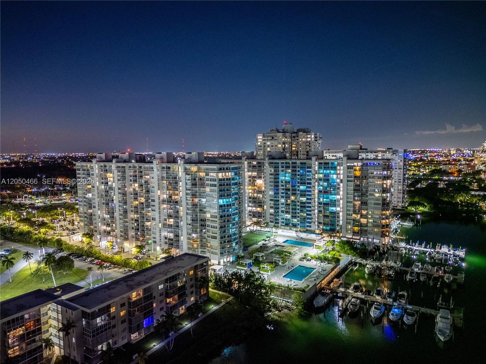 For Rent: $1,975 (1 beds, 1 baths, 1005 Square Feet)