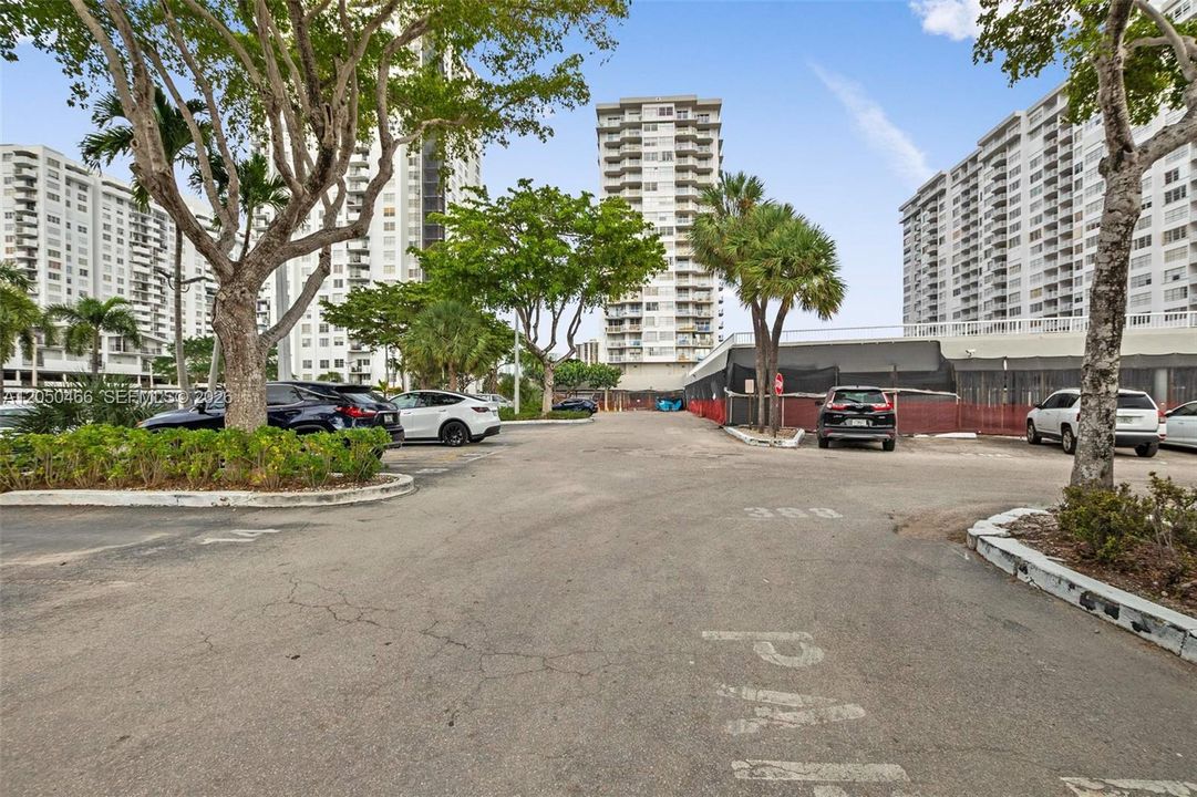 For Rent: $1,975 (1 beds, 1 baths, 1005 Square Feet)