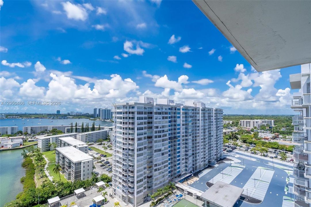 For Rent: $1,975 (1 beds, 1 baths, 1005 Square Feet)