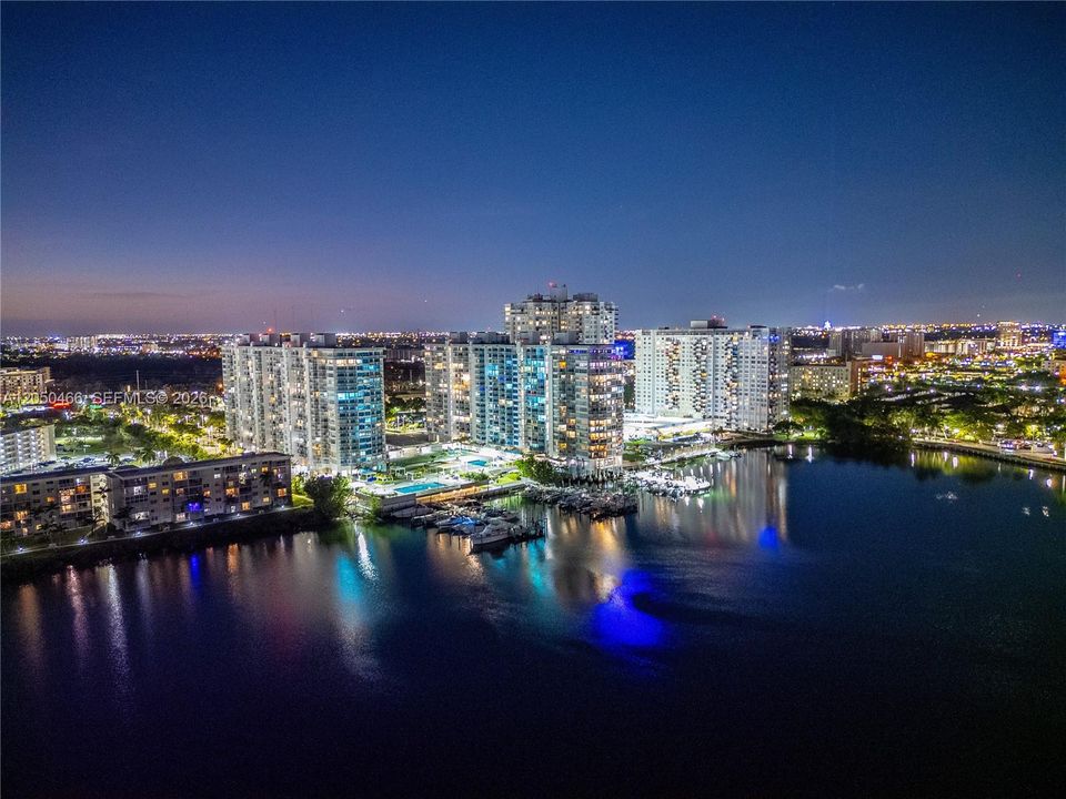 For Rent: $1,975 (1 beds, 1 baths, 1005 Square Feet)