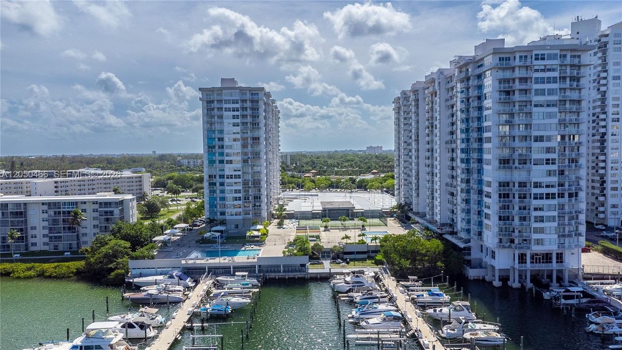 For Rent: $1,975 (1 beds, 1 baths, 1005 Square Feet)