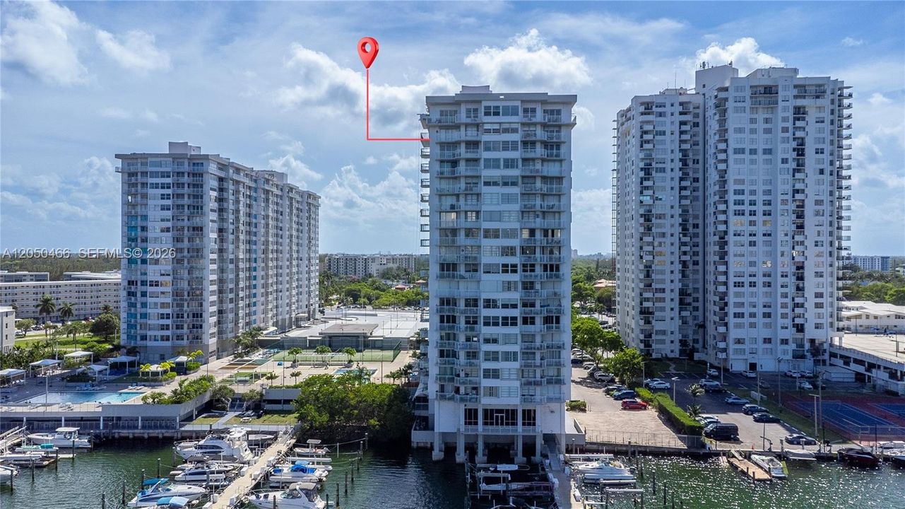 For Rent: $1,975 (1 beds, 1 baths, 1005 Square Feet)