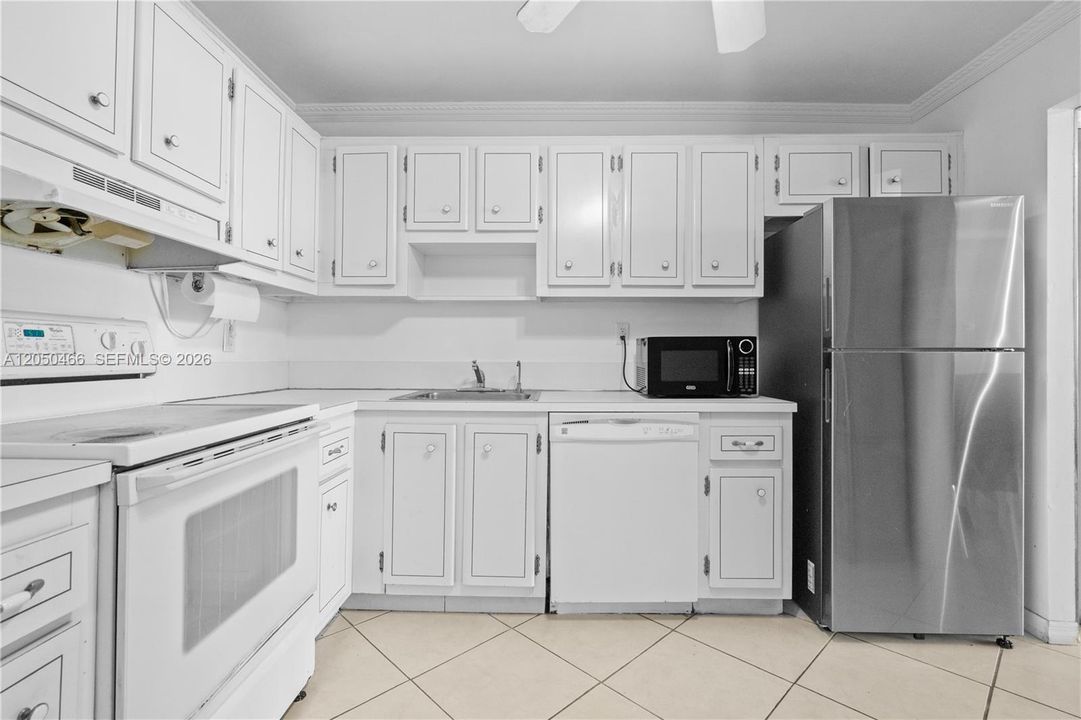 For Rent: $1,975 (1 beds, 1 baths, 1005 Square Feet)