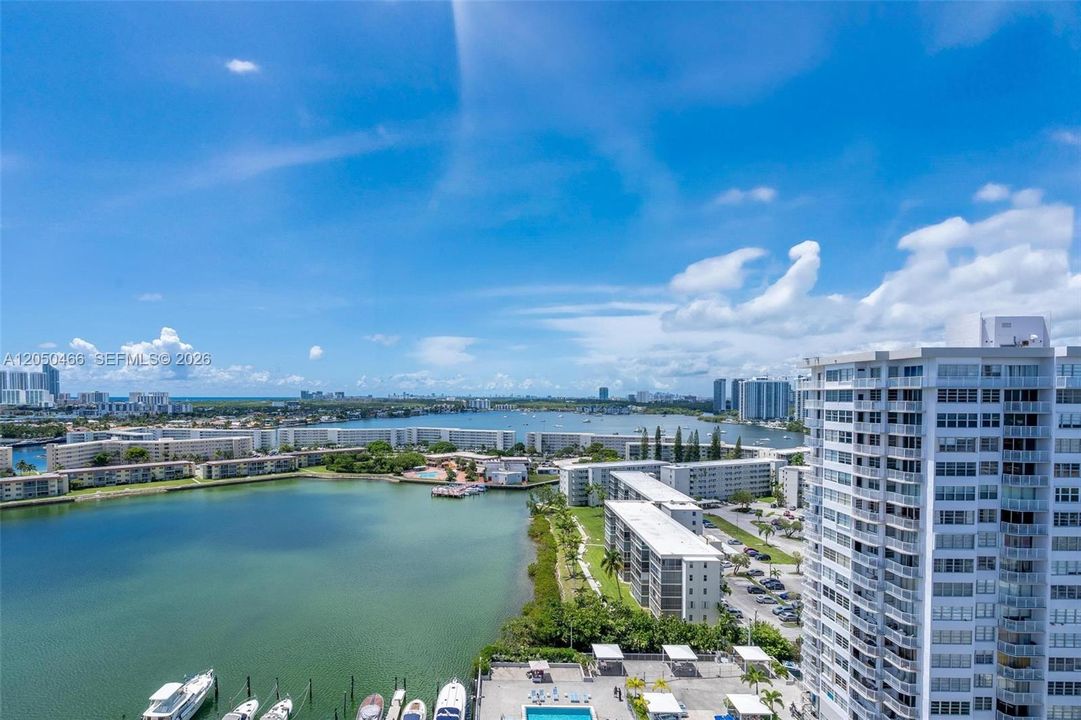 For Rent: $1,975 (1 beds, 1 baths, 1005 Square Feet)