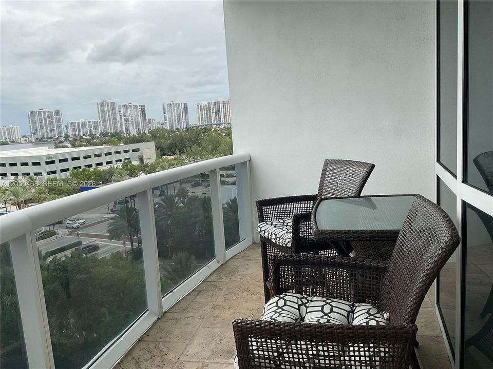 На продажу: $999,000 (2 спален, 2 ванн, 1289 Квадратных фут)